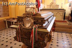 [P10] Căpleni, Cripta Familiei Károlyi, Primul sarcofag de lângă altar este al lui Karolyi Gyorgy (1802-1877) Membru Fondator al Academiei Ungare » foto by mprofeanu
 - 
<span class="allrVoted glyphicon glyphicon-heart hidden" id="av1077275"></span>
<a class="m-l-10 hidden" id="sv1077275" onclick="voting_Foto_DelVot(,1077275,18846)" role="button">șterge vot <span class="glyphicon glyphicon-remove"></span></a>
<a id="v91077275" class=" c-red"  onclick="voting_Foto_SetVot(1077275)" role="button"><span class="glyphicon glyphicon-heart-empty"></span> <b>LIKE</b> = Votează poza</a> <img class="hidden"  id="f1077275W9" src="/imagini/loader.gif" border="0" /><span class="AjErrMes hidden" id="e1077275ErM"></span>