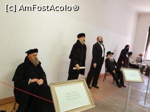 [P48] <strong>Camera figurilor de ceara</strong>: contele Gyula K&aacute;rolyi, prim-ministru al Ungariei, contele Istvan K&aacute;rolyi, membru al Academiei de Stiinte Maghaire, cel care a reconstruit castelul in forma actuala. » foto by geani anto
 - 
<span class="allrVoted glyphicon glyphicon-heart hidden" id="av1203552"></span>
<a class="m-l-10 hidden" id="sv1203552" onclick="voting_Foto_DelVot(,1203552,18846)" role="button">șterge vot <span class="glyphicon glyphicon-remove"></span></a>
<a id="v91203552" class=" c-red"  onclick="voting_Foto_SetVot(1203552)" role="button"><span class="glyphicon glyphicon-heart-empty"></span> <b>LIKE</b> = Votează poza</a> <img class="hidden"  id="f1203552W9" src="/imagini/loader.gif" border="0" /><span class="AjErrMes hidden" id="e1203552ErM"></span>