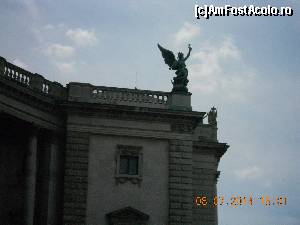 [P12] palatul Hofburg - Viena » foto by zlatna
 - 
<span class="allrVoted glyphicon glyphicon-heart hidden" id="av641523"></span>
<a class="m-l-10 hidden" id="sv641523" onclick="voting_Foto_DelVot(,641523,18854)" role="button">șterge vot <span class="glyphicon glyphicon-remove"></span></a>
<a id="v9641523" class=" c-red"  onclick="voting_Foto_SetVot(641523)" role="button"><span class="glyphicon glyphicon-heart-empty"></span> <b>LIKE</b> = Votează poza</a> <img class="hidden"  id="f641523W9" src="/imagini/loader.gif" border="0" /><span class="AjErrMes hidden" id="e641523ErM"></span>