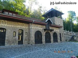 [P32] Castelul Cantacuzino - Vedere spre Pavilionul Administrativ si Foisorul de Vanatoare » foto by Paty
 - 
<span class="allrVoted glyphicon glyphicon-heart hidden" id="av376394"></span>
<a class="m-l-10 hidden" id="sv376394" onclick="voting_Foto_DelVot(,376394,18916)" role="button">șterge vot <span class="glyphicon glyphicon-remove"></span></a>
<a id="v9376394" class=" c-red"  onclick="voting_Foto_SetVot(376394)" role="button"><span class="glyphicon glyphicon-heart-empty"></span> <b>LIKE</b> = Votează poza</a> <img class="hidden"  id="f376394W9" src="/imagini/loader.gif" border="0" /><span class="AjErrMes hidden" id="e376394ErM"></span>