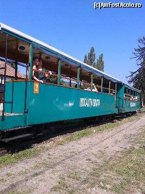 [P03] Vagoanele recondiționate, curate, cu scaune sau banchete de 2 persoane, din lemn, ferestre decupate,  își așteaptă pasagerii și... locomotiva. » foto by izabiza
 - 
<span class="allrVoted glyphicon glyphicon-heart hidden" id="av668057"></span>
<a class="m-l-10 hidden" id="sv668057" onclick="voting_Foto_DelVot(,668057,18932)" role="button">șterge vot <span class="glyphicon glyphicon-remove"></span></a>
<a id="v9668057" class=" c-red"  onclick="voting_Foto_SetVot(668057)" role="button"><span class="glyphicon glyphicon-heart-empty"></span> <b>LIKE</b> = Votează poza</a> <img class="hidden"  id="f668057W9" src="/imagini/loader.gif" border="0" /><span class="AjErrMes hidden" id="e668057ErM"></span>