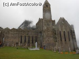 [P06] Rock of Cashel - Turnul rotund văzut din cimitir.  » foto by iulianic
 - 
<span class="allrVoted glyphicon glyphicon-heart hidden" id="av813923"></span>
<a class="m-l-10 hidden" id="sv813923" onclick="voting_Foto_DelVot(,813923,19173)" role="button">șterge vot <span class="glyphicon glyphicon-remove"></span></a>
<a id="v9813923" class=" c-red"  onclick="voting_Foto_SetVot(813923)" role="button"><span class="glyphicon glyphicon-heart-empty"></span> <b>LIKE</b> = Votează poza</a> <img class="hidden"  id="f813923W9" src="/imagini/loader.gif" border="0" /><span class="AjErrMes hidden" id="e813923ErM"></span>