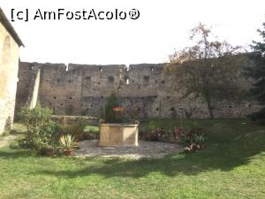 [P18] Cetatea Calnic - si fantana frumos incadrata de flori » foto by mishu
 - 
<span class="allrVoted glyphicon glyphicon-heart hidden" id="av949110"></span>
<a class="m-l-10 hidden" id="sv949110" onclick="voting_Foto_DelVot(,949110,19242)" role="button">șterge vot <span class="glyphicon glyphicon-remove"></span></a>
<a id="v9949110" class=" c-red"  onclick="voting_Foto_SetVot(949110)" role="button"><span class="glyphicon glyphicon-heart-empty"></span> <b>LIKE</b> = Votează poza</a> <img class="hidden"  id="f949110W9" src="/imagini/loader.gif" border="0" /><span class="AjErrMes hidden" id="e949110ErM"></span>