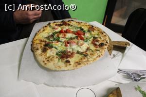 [P08] Ravenna, Pizzeria Dal Gladiatore, Pizza Gladiatore cu mozzarella, șuncă crudă, rucola, roșii cherry, fontina » foto by mprofeanu
 - 
<span class="allrVoted glyphicon glyphicon-heart hidden" id="av1344447"></span>
<a class="m-l-10 hidden" id="sv1344447" onclick="voting_Foto_DelVot(,1344447,19245)" role="button">șterge vot <span class="glyphicon glyphicon-remove"></span></a>
<a id="v91344447" class=" c-red"  onclick="voting_Foto_SetVot(1344447)" role="button"><span class="glyphicon glyphicon-heart-empty"></span> <b>LIKE</b> = Votează poza</a> <img class="hidden"  id="f1344447W9" src="/imagini/loader.gif" border="0" /><span class="AjErrMes hidden" id="e1344447ErM"></span>