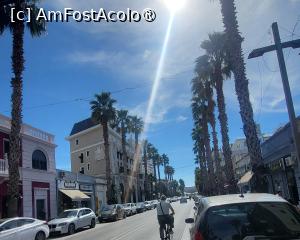 [P21] Bulevardul Epidamn, lung de 300 de metri, cu trotuarele sale marginite de palmieri, cea mai frumoasa strada din Durres. Cunoscuta anterior sub numele de „Rue du Commerce”, a fost amenajata dupa cutremurul devastator din 1926. Este marginit de hoteluri, buticuri, terase, cafenele si cladiri vechi fermecatoare care evoca o epoca prospera cand Durres a fost pentru scurt timp (1918-1920) a doua capitala a Albaniei independente, dupa Vlore si inainte de Tirana. » foto by geani anto
 - 
<span class="allrVoted glyphicon glyphicon-heart hidden" id="av1530836"></span>
<a class="m-l-10 hidden" id="sv1530836" onclick="voting_Foto_DelVot(,1530836,19306)" role="button">șterge vot <span class="glyphicon glyphicon-remove"></span></a>
<a id="v91530836" class=" c-red"  onclick="voting_Foto_SetVot(1530836)" role="button"><span class="glyphicon glyphicon-heart-empty"></span> <b>LIKE</b> = Votează poza</a> <img class="hidden"  id="f1530836W9" src="/imagini/loader.gif" border="0" /><span class="AjErrMes hidden" id="e1530836ErM"></span>