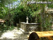 [P06] Casa Fecioarei Maria Efes - mica statueta a Sf. Ioan, chiar la intrare » foto by biancuta
 - 
<span class="allrVoted glyphicon glyphicon-heart hidden" id="av96625"></span>
<a class="m-l-10 hidden" id="sv96625" onclick="voting_Foto_DelVot(,96625,19367)" role="button">șterge vot <span class="glyphicon glyphicon-remove"></span></a>
<a id="v996625" class=" c-red"  onclick="voting_Foto_SetVot(96625)" role="button"><span class="glyphicon glyphicon-heart-empty"></span> <b>LIKE</b> = Votează poza</a> <img class="hidden"  id="f96625W9" src="/imagini/loader.gif" border="0" /><span class="AjErrMes hidden" id="e96625ErM"></span>