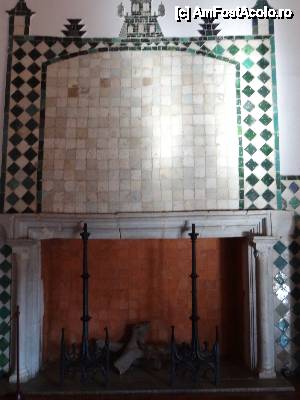 [P07] Semineul din Sala Lebedelor, avand conturul din azulejos cu influente maure.  » foto by Marian Preda
 - 
<span class="allrVoted glyphicon glyphicon-heart hidden" id="av474829"></span>
<a class="m-l-10 hidden" id="sv474829" onclick="voting_Foto_DelVot(,474829,19396)" role="button">șterge vot <span class="glyphicon glyphicon-remove"></span></a>
<a id="v9474829" class=" c-red"  onclick="voting_Foto_SetVot(474829)" role="button"><span class="glyphicon glyphicon-heart-empty"></span> <b>LIKE</b> = Votează poza</a> <img class="hidden"  id="f474829W9" src="/imagini/loader.gif" border="0" /><span class="AjErrMes hidden" id="e474829ErM"></span>