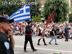 [P17] Parada de încheiere a Festivalului Trandafirilor, Kazanlâk; vin și grecii la bulgari, nu numai invers...  » foto by crismis
 - 
<span class="allrVoted glyphicon glyphicon-heart hidden" id="av960277"></span>
<a class="m-l-10 hidden" id="sv960277" onclick="voting_Foto_DelVot(,960277,19408)" role="button">șterge vot <span class="glyphicon glyphicon-remove"></span></a>
<a id="v9960277" class=" c-red"  onclick="voting_Foto_SetVot(960277)" role="button"><span class="glyphicon glyphicon-heart-empty"></span> <b>LIKE</b> = Votează poza</a> <img class="hidden"  id="f960277W9" src="/imagini/loader.gif" border="0" /><span class="AjErrMes hidden" id="e960277ErM"></span>