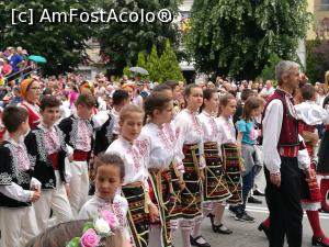 [P18] Parada de încheiere a Festivalului Trandafirilor, Kazanlâk » foto by crismis
 - 
<span class="allrVoted glyphicon glyphicon-heart hidden" id="av960278"></span>
<a class="m-l-10 hidden" id="sv960278" onclick="voting_Foto_DelVot(,960278,19408)" role="button">șterge vot <span class="glyphicon glyphicon-remove"></span></a>
<a id="v9960278" class=" c-red"  onclick="voting_Foto_SetVot(960278)" role="button"><span class="glyphicon glyphicon-heart-empty"></span> <b>LIKE</b> = Votează poza</a> <img class="hidden"  id="f960278W9" src="/imagini/loader.gif" border="0" /><span class="AjErrMes hidden" id="e960278ErM"></span>