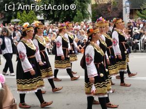 [P20] Parada de încheiere a Festivalului Trandafirilor, Kazanlâk » foto by crismis
 - 
<span class="allrVoted glyphicon glyphicon-heart hidden" id="av960280"></span>
<a class="m-l-10 hidden" id="sv960280" onclick="voting_Foto_DelVot(,960280,19408)" role="button">șterge vot <span class="glyphicon glyphicon-remove"></span></a>
<a id="v9960280" class=" c-red"  onclick="voting_Foto_SetVot(960280)" role="button"><span class="glyphicon glyphicon-heart-empty"></span> <b>LIKE</b> = Votează poza</a> <img class="hidden"  id="f960280W9" src="/imagini/loader.gif" border="0" /><span class="AjErrMes hidden" id="e960280ErM"></span>