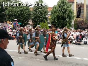 [P36] Parada de încheiere a Festivalului Trandafirilor, Kazanlâk » foto by crismis
 - 
<span class="allrVoted glyphicon glyphicon-heart hidden" id="av960296"></span>
<a class="m-l-10 hidden" id="sv960296" onclick="voting_Foto_DelVot(,960296,19408)" role="button">șterge vot <span class="glyphicon glyphicon-remove"></span></a>
<a id="v9960296" class=" c-red"  onclick="voting_Foto_SetVot(960296)" role="button"><span class="glyphicon glyphicon-heart-empty"></span> <b>LIKE</b> = Votează poza</a> <img class="hidden"  id="f960296W9" src="/imagini/loader.gif" border="0" /><span class="AjErrMes hidden" id="e960296ErM"></span>