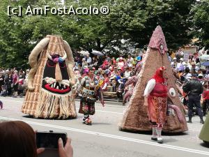 [P48] Parada de încheiere a Festivalului Trandafirilor, Kazanlâk » foto by crismis
 - 
<span class="allrVoted glyphicon glyphicon-heart hidden" id="av960308"></span>
<a class="m-l-10 hidden" id="sv960308" onclick="voting_Foto_DelVot(,960308,19408)" role="button">șterge vot <span class="glyphicon glyphicon-remove"></span></a>
<a id="v9960308" class=" c-red"  onclick="voting_Foto_SetVot(960308)" role="button"><span class="glyphicon glyphicon-heart-empty"></span> <b>LIKE</b> = Votează poza</a> <img class="hidden"  id="f960308W9" src="/imagini/loader.gif" border="0" /><span class="AjErrMes hidden" id="e960308ErM"></span>