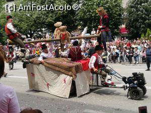 [P49] Parada de încheiere a Festivalului Trandafirilor, Kazanlâk; drăcovenia de bâlci de care vă spuneam!  » foto by crismis
 - 
<span class="allrVoted glyphicon glyphicon-heart hidden" id="av960309"></span>
<a class="m-l-10 hidden" id="sv960309" onclick="voting_Foto_DelVot(,960309,19408)" role="button">șterge vot <span class="glyphicon glyphicon-remove"></span></a>
<a id="v9960309" class=" c-red"  onclick="voting_Foto_SetVot(960309)" role="button"><span class="glyphicon glyphicon-heart-empty"></span> <b>LIKE</b> = Votează poza</a> <img class="hidden"  id="f960309W9" src="/imagini/loader.gif" border="0" /><span class="AjErrMes hidden" id="e960309ErM"></span>