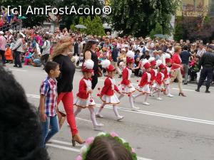 [P08] Parada de încheiere a Festivalului Trandafirilor, Kazanlâk » foto by crismis
 - 
<span class="allrVoted glyphicon glyphicon-heart hidden" id="av960268"></span>
<a class="m-l-10 hidden" id="sv960268" onclick="voting_Foto_DelVot(,960268,19408)" role="button">șterge vot <span class="glyphicon glyphicon-remove"></span></a>
<a id="v9960268" class=" c-red"  onclick="voting_Foto_SetVot(960268)" role="button"><span class="glyphicon glyphicon-heart-empty"></span> <b>LIKE</b> = Votează poza</a> <img class="hidden"  id="f960268W9" src="/imagini/loader.gif" border="0" /><span class="AjErrMes hidden" id="e960268ErM"></span>