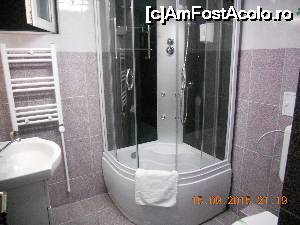 [P01] cabina de dus moderna » foto by zlatna
 - 
<span class="allrVoted glyphicon glyphicon-heart hidden" id="av683265"></span>
<a class="m-l-10 hidden" id="sv683265" onclick="voting_Foto_DelVot(,683265,19524)" role="button">șterge vot <span class="glyphicon glyphicon-remove"></span></a>
<a id="v9683265" class=" c-red"  onclick="voting_Foto_SetVot(683265)" role="button"><span class="glyphicon glyphicon-heart-empty"></span> <b>LIKE</b> = Votează poza</a> <img class="hidden"  id="f683265W9" src="/imagini/loader.gif" border="0" /><span class="AjErrMes hidden" id="e683265ErM"></span>