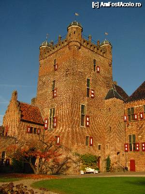 [P15] Huis Bergh. Turnul » foto by Radu Tudoran
 - 
<span class="allrVoted glyphicon glyphicon-heart hidden" id="av693642"></span>
<a class="m-l-10 hidden" id="sv693642" onclick="voting_Foto_DelVot(,693642,19676)" role="button">șterge vot <span class="glyphicon glyphicon-remove"></span></a>
<a id="v9693642" class=" c-red"  onclick="voting_Foto_SetVot(693642)" role="button"><span class="glyphicon glyphicon-heart-empty"></span> <b>LIKE</b> = Votează poza</a> <img class="hidden"  id="f693642W9" src="/imagini/loader.gif" border="0" /><span class="AjErrMes hidden" id="e693642ErM"></span>