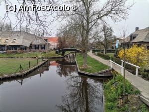 [P33] Matinali în Giethoorn. Încă nu veniseră autocarele. » foto by Marius 72
 - 
<span class="allrVoted glyphicon glyphicon-heart hidden" id="av1450766"></span>
<a class="m-l-10 hidden" id="sv1450766" onclick="voting_Foto_DelVot(,1450766,19677)" role="button">șterge vot <span class="glyphicon glyphicon-remove"></span></a>
<a id="v91450766" class=" c-red"  onclick="voting_Foto_SetVot(1450766)" role="button"><span class="glyphicon glyphicon-heart-empty"></span> <b>LIKE</b> = Votează poza</a> <img class="hidden"  id="f1450766W9" src="/imagini/loader.gif" border="0" /><span class="AjErrMes hidden" id="e1450766ErM"></span>