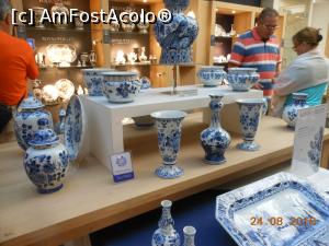 [P06] Delft - Royal Delft Shop. Porțelanuri fine.  » foto by iulianic
 - 
<span class="allrVoted glyphicon glyphicon-heart hidden" id="av889722"></span>
<a class="m-l-10 hidden" id="sv889722" onclick="voting_Foto_DelVot(,889722,19678)" role="button">șterge vot <span class="glyphicon glyphicon-remove"></span></a>
<a id="v9889722" class=" c-red"  onclick="voting_Foto_SetVot(889722)" role="button"><span class="glyphicon glyphicon-heart-empty"></span> <b>LIKE</b> = Votează poza</a> <img class="hidden"  id="f889722W9" src="/imagini/loader.gif" border="0" /><span class="AjErrMes hidden" id="e889722ErM"></span>