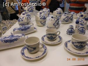 [P08] Delft - Royal Delft Shop. Porțelanuri fine, obiecte mărunte.  » foto by iulianic
 - 
<span class="allrVoted glyphicon glyphicon-heart hidden" id="av889724"></span>
<a class="m-l-10 hidden" id="sv889724" onclick="voting_Foto_DelVot(,889724,19678)" role="button">șterge vot <span class="glyphicon glyphicon-remove"></span></a>
<a id="v9889724" class=" c-red"  onclick="voting_Foto_SetVot(889724)" role="button"><span class="glyphicon glyphicon-heart-empty"></span> <b>LIKE</b> = Votează poza</a> <img class="hidden"  id="f889724W9" src="/imagini/loader.gif" border="0" /><span class="AjErrMes hidden" id="e889724ErM"></span>