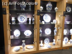 [P09] Delft - Royal Delft Shop. Porțelanuri fine.  » foto by iulianic
 - 
<span class="allrVoted glyphicon glyphicon-heart hidden" id="av889725"></span>
<a class="m-l-10 hidden" id="sv889725" onclick="voting_Foto_DelVot(,889725,19678)" role="button">șterge vot <span class="glyphicon glyphicon-remove"></span></a>
<a id="v9889725" class=" c-red"  onclick="voting_Foto_SetVot(889725)" role="button"><span class="glyphicon glyphicon-heart-empty"></span> <b>LIKE</b> = Votează poza</a> <img class="hidden"  id="f889725W9" src="/imagini/loader.gif" border="0" /><span class="AjErrMes hidden" id="e889725ErM"></span>