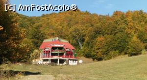 [P04] Ii asteptam la noi pe iubitorii de natura, aici in inima muntilor. BARLOGUL URSILOR este singura locatie de unde se poate vedea CAPUL LUI DECEBAL (format din crestele muntilor Tisaru) si de unde se poate vedea intreaga panorama a muntilor Vrancei.  » foto by cornelia and
 - 
<span class="allrVoted glyphicon glyphicon-heart hidden" id="av730204"></span>
<a class="m-l-10 hidden" id="sv730204" onclick="voting_Foto_DelVot(,730204,19709)" role="button">șterge vot <span class="glyphicon glyphicon-remove"></span></a>
<a id="v9730204" class=" c-red"  onclick="voting_Foto_SetVot(730204)" role="button"><span class="glyphicon glyphicon-heart-empty"></span> <b>LIKE</b> = Votează poza</a> <img class="hidden"  id="f730204W9" src="/imagini/loader.gif" border="0" /><span class="AjErrMes hidden" id="e730204ErM"></span>