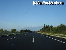 [P05] Autostrada spre Athena , uneori arata asa , foarte noua pe trei benzi dar pe scurte zone e asa » foto by ionescunic
 - 
<span class="allrVoted glyphicon glyphicon-heart hidden" id="av71502"></span>
<a class="m-l-10 hidden" id="sv71502" onclick="voting_Foto_DelVot(,71502,19753)" role="button">șterge vot <span class="glyphicon glyphicon-remove"></span></a>
<a id="v971502" class=" c-red"  onclick="voting_Foto_SetVot(71502)" role="button"><span class="glyphicon glyphicon-heart-empty"></span> <b>LIKE</b> = Votează poza</a> <img class="hidden"  id="f71502W9" src="/imagini/loader.gif" border="0" /><span class="AjErrMes hidden" id="e71502ErM"></span>