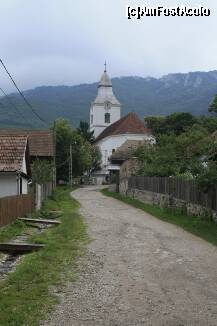 P12 [SEP-2008] Turla bisericii din sat, la concurenta cu crestele muntilor din jur