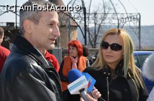 [P11] Cornel acordand un interviu televiziunilor locale.  » foto by iulian68
 - 
<span class="allrVoted glyphicon glyphicon-heart hidden" id="av724395"></span>
<a class="m-l-10 hidden" id="sv724395" onclick="voting_Foto_DelVot(,724395,19864)" role="button">șterge vot <span class="glyphicon glyphicon-remove"></span></a>
<a id="v9724395" class=" c-red"  onclick="voting_Foto_SetVot(724395)" role="button"><span class="glyphicon glyphicon-heart-empty"></span> <b>LIKE</b> = Votează poza</a> <img class="hidden"  id="f724395W9" src="/imagini/loader.gif" border="0" /><span class="AjErrMes hidden" id="e724395ErM"></span>