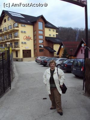 [P03] Hopa, uite-mă şi pe mine pe aleea ce duce către hotel şi vile.  » foto by Carmen Ion
 - 
<span class="allrVoted glyphicon glyphicon-heart hidden" id="av723494"></span>
<a class="m-l-10 hidden" id="sv723494" onclick="voting_Foto_DelVot(,723494,19864)" role="button">șterge vot <span class="glyphicon glyphicon-remove"></span></a>
<a id="v9723494" class=" c-red"  onclick="voting_Foto_SetVot(723494)" role="button"><span class="glyphicon glyphicon-heart-empty"></span> <b>LIKE</b> = Votează poza</a> <img class="hidden"  id="f723494W9" src="/imagini/loader.gif" border="0" /><span class="AjErrMes hidden" id="e723494ErM"></span>