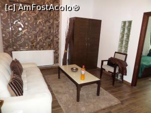 [P10] Una din camerele apartamentului, având canapea extensibilă.  » foto by Safta Radu
 - 
<span class="allrVoted glyphicon glyphicon-heart hidden" id="av735989"></span>
<a class="m-l-10 hidden" id="sv735989" onclick="voting_Foto_DelVot(,735989,19888)" role="button">șterge vot <span class="glyphicon glyphicon-remove"></span></a>
<a id="v9735989" class=" c-red"  onclick="voting_Foto_SetVot(735989)" role="button"><span class="glyphicon glyphicon-heart-empty"></span> <b>LIKE</b> = Votează poza</a> <img class="hidden"  id="f735989W9" src="/imagini/loader.gif" border="0" /><span class="AjErrMes hidden" id="e735989ErM"></span>