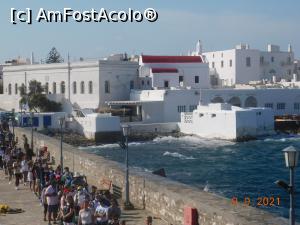 [P50] Portul Vechi, Mykonos,turiştii aşteaptă la coadă să se îmbarce către Delos » foto by irinad
 - 
<span class="allrVoted glyphicon glyphicon-heart hidden" id="av1264374"></span>
<a class="m-l-10 hidden" id="sv1264374" onclick="voting_Foto_DelVot(,1264374,19914)" role="button">șterge vot <span class="glyphicon glyphicon-remove"></span></a>
<a id="v91264374" class=" c-red"  onclick="voting_Foto_SetVot(1264374)" role="button"><span class="glyphicon glyphicon-heart-empty"></span> <b>LIKE</b> = Votează poza</a> <img class="hidden"  id="f1264374W9" src="/imagini/loader.gif" border="0" /><span class="AjErrMes hidden" id="e1264374ErM"></span>