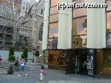 [P24] Muzeul Martipanului din Budapesta, Hotelul Hilton, unde sunt vederile se intra intr-un magazin de bauturi, in dreapta, ce nu se prinde in fotografie, se afla muzeul. Se vede si biserica Sf. Mathias. » foto by magdalena
 - 
<span class="allrVoted glyphicon glyphicon-heart hidden" id="av121945"></span>
<a class="m-l-10 hidden" id="sv121945" onclick="voting_Foto_DelVot(,121945,20002)" role="button">șterge vot <span class="glyphicon glyphicon-remove"></span></a>
<a id="v9121945" class=" c-red"  onclick="voting_Foto_SetVot(121945)" role="button"><span class="glyphicon glyphicon-heart-empty"></span> <b>LIKE</b> = Votează poza</a> <img class="hidden"  id="f121945W9" src="/imagini/loader.gif" border="0" /><span class="AjErrMes hidden" id="e121945ErM"></span>