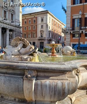 [P24] Piazza Colonna » foto by BristenaBrad
 - 
<span class="allrVoted glyphicon glyphicon-heart hidden" id="av1505590"></span>
<a class="m-l-10 hidden" id="sv1505590" onclick="voting_Foto_DelVot(,1505590,20021)" role="button">șterge vot <span class="glyphicon glyphicon-remove"></span></a>
<a id="v91505590" class=" c-red"  onclick="voting_Foto_SetVot(1505590)" role="button"><span class="glyphicon glyphicon-heart-empty"></span> <b>LIKE</b> = Votează poza</a> <img class="hidden"  id="f1505590W9" src="/imagini/loader.gif" border="0" /><span class="AjErrMes hidden" id="e1505590ErM"></span>