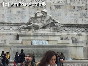 [P03] Fantana la <b>Altare della Patria sau Monumento Nazionale a Vittorio Emmanuele II</b> » foto by Dan&Ema
 - 
<span class="allrVoted glyphicon glyphicon-heart hidden" id="av939101"></span>
<a class="m-l-10 hidden" id="sv939101" onclick="voting_Foto_DelVot(,939101,20021)" role="button">șterge vot <span class="glyphicon glyphicon-remove"></span></a>
<a id="v9939101" class=" c-red"  onclick="voting_Foto_SetVot(939101)" role="button"><span class="glyphicon glyphicon-heart-empty"></span> <b>LIKE</b> = Votează poza</a> <img class="hidden"  id="f939101W9" src="/imagini/loader.gif" border="0" /><span class="AjErrMes hidden" id="e939101ErM"></span>