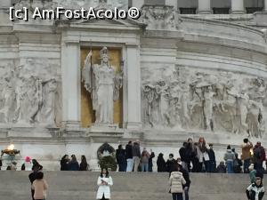 [P05] Detaliu al monumentului de la <b>Altare della Patria sau Monumento Nazionale a Vittorio Emmanuele II</b> » foto by Dan&Ema
 - 
<span class="allrVoted glyphicon glyphicon-heart hidden" id="av939103"></span>
<a class="m-l-10 hidden" id="sv939103" onclick="voting_Foto_DelVot(,939103,20021)" role="button">șterge vot <span class="glyphicon glyphicon-remove"></span></a>
<a id="v9939103" class=" c-red"  onclick="voting_Foto_SetVot(939103)" role="button"><span class="glyphicon glyphicon-heart-empty"></span> <b>LIKE</b> = Votează poza</a> <img class="hidden"  id="f939103W9" src="/imagini/loader.gif" border="0" /><span class="AjErrMes hidden" id="e939103ErM"></span>