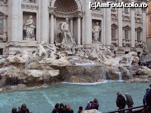 [P01] Fontana di Trevi, cea mai mare şi mai spectaculoasă fântână barocă din Roma.  » foto by Carmen Ion
 - 
<span class="allrVoted glyphicon glyphicon-heart hidden" id="av698954"></span>
<a class="m-l-10 hidden" id="sv698954" onclick="voting_Foto_DelVot(,698954,20021)" role="button">șterge vot <span class="glyphicon glyphicon-remove"></span></a>
<a id="v9698954" class=" c-red"  onclick="voting_Foto_SetVot(698954)" role="button"><span class="glyphicon glyphicon-heart-empty"></span> <b>LIKE</b> = Votează poza</a> <img class="hidden"  id="f698954W9" src="/imagini/loader.gif" border="0" /><span class="AjErrMes hidden" id="e698954ErM"></span>