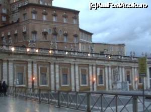 [P06] Colonada din Piazza San Pietro, opera lui Bernini.  » foto by Carmen Ion
 - 
<span class="allrVoted glyphicon glyphicon-heart hidden" id="av698959"></span>
<a class="m-l-10 hidden" id="sv698959" onclick="voting_Foto_DelVot(,698959,20021)" role="button">șterge vot <span class="glyphicon glyphicon-remove"></span></a>
<a id="v9698959" class=" c-red"  onclick="voting_Foto_SetVot(698959)" role="button"><span class="glyphicon glyphicon-heart-empty"></span> <b>LIKE</b> = Votează poza</a> <img class="hidden"  id="f698959W9" src="/imagini/loader.gif" border="0" /><span class="AjErrMes hidden" id="e698959ErM"></span>