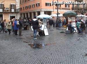 [P07] Piazza Navona, cu artiştii săi, într-o zi ploioasă de martie.  » foto by Carmen Ion
 - 
<span class="allrVoted glyphicon glyphicon-heart hidden" id="av698960"></span>
<a class="m-l-10 hidden" id="sv698960" onclick="voting_Foto_DelVot(,698960,20021)" role="button">șterge vot <span class="glyphicon glyphicon-remove"></span></a>
<a id="v9698960" class=" c-red"  onclick="voting_Foto_SetVot(698960)" role="button"><span class="glyphicon glyphicon-heart-empty"></span> <b>LIKE</b> = Votează poza</a> <img class="hidden"  id="f698960W9" src="/imagini/loader.gif" border="0" /><span class="AjErrMes hidden" id="e698960ErM"></span>