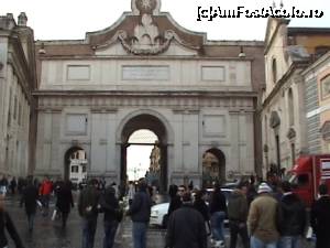 [P04] Porta del Popolo, intrarea în vasta Piazza del Popolo.  » foto by Carmen Ion
 - 
<span class="allrVoted glyphicon glyphicon-heart hidden" id="av699614"></span>
<a class="m-l-10 hidden" id="sv699614" onclick="voting_Foto_DelVot(,699614,20021)" role="button">șterge vot <span class="glyphicon glyphicon-remove"></span></a>
<a id="v9699614" class=" c-red"  onclick="voting_Foto_SetVot(699614)" role="button"><span class="glyphicon glyphicon-heart-empty"></span> <b>LIKE</b> = Votează poza</a> <img class="hidden"  id="f699614W9" src="/imagini/loader.gif" border="0" /><span class="AjErrMes hidden" id="e699614ErM"></span>