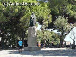 [P53] Castelul São Jorge - Praça d’Armas, o piață in centrul căreia se află statuia Regelui Afonso Henriques » foto by Mika
 - 
<span class="allrVoted glyphicon glyphicon-heart hidden" id="av1123858"></span>
<a class="m-l-10 hidden" id="sv1123858" onclick="voting_Foto_DelVot(,1123858,20046)" role="button">șterge vot <span class="glyphicon glyphicon-remove"></span></a>
<a id="v91123858" class=" c-red"  onclick="voting_Foto_SetVot(1123858)" role="button"><span class="glyphicon glyphicon-heart-empty"></span> <b>LIKE</b> = Votează poza</a> <img class="hidden"  id="f1123858W9" src="/imagini/loader.gif" border="0" /><span class="AjErrMes hidden" id="e1123858ErM"></span>