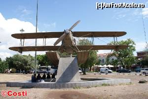 [P03] Monumentul reprezintă macheta avionului cu care s-a realizat prima traversare aeriană a Atlanticului de Sud între Portugalia și Brazilia.  » foto by Costi
 - 
<span class="allrVoted glyphicon glyphicon-heart hidden" id="av502162"></span>
<a class="m-l-10 hidden" id="sv502162" onclick="voting_Foto_DelVot(,502162,20047)" role="button">șterge vot <span class="glyphicon glyphicon-remove"></span></a>
<a id="v9502162" class=" c-red"  onclick="voting_Foto_SetVot(502162)" role="button"><span class="glyphicon glyphicon-heart-empty"></span> <b>LIKE</b> = Votează poza</a> <img class="hidden"  id="f502162W9" src="/imagini/loader.gif" border="0" /><span class="AjErrMes hidden" id="e502162ErM"></span>