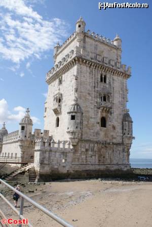 [P05] Torre de Belém, cu secțiune pătrată, înalt de 30 m, se afla inițial pe o insuliță. Între timp, uscatul s-a întins, dar încă, în timpul fluxului, turnul este înconjurat de ape.  » foto by Costi
 - 
<span class="allrVoted glyphicon glyphicon-heart hidden" id="av502164"></span>
<a class="m-l-10 hidden" id="sv502164" onclick="voting_Foto_DelVot(,502164,20047)" role="button">șterge vot <span class="glyphicon glyphicon-remove"></span></a>
<a id="v9502164" class=" c-red"  onclick="voting_Foto_SetVot(502164)" role="button"><span class="glyphicon glyphicon-heart-empty"></span> <b>LIKE</b> = Votează poza</a> <img class="hidden"  id="f502164W9" src="/imagini/loader.gif" border="0" /><span class="AjErrMes hidden" id="e502164ErM"></span>