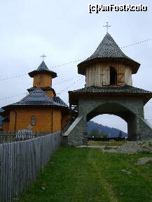 [P01] Intrarea in curtea schitului Sf. Vasile cel Mare. » foto by ninaa
 - 
<span class="allrVoted glyphicon glyphicon-heart hidden" id="av152359"></span>
<a class="m-l-10 hidden" id="sv152359" onclick="voting_Foto_DelVot(,152359,20198)" role="button">șterge vot <span class="glyphicon glyphicon-remove"></span></a>
<a id="v9152359" class=" c-red"  onclick="voting_Foto_SetVot(152359)" role="button"><span class="glyphicon glyphicon-heart-empty"></span> <b>LIKE</b> = Votează poza</a> <img class="hidden"  id="f152359W9" src="/imagini/loader.gif" border="0" /><span class="AjErrMes hidden" id="e152359ErM"></span>