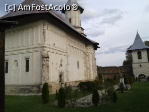 [P06] Mănăstirea Tazlău, Neamț - Biserica mănăstirii cu hramul “Nașterea Maicii Domnului' și turnul clopotniță » foto by Mitica49
 - 
<span class="allrVoted glyphicon glyphicon-heart hidden" id="av823209"></span>
<a class="m-l-10 hidden" id="sv823209" onclick="voting_Foto_DelVot(,823209,20199)" role="button">șterge vot <span class="glyphicon glyphicon-remove"></span></a>
<a id="v9823209" class=" c-red"  onclick="voting_Foto_SetVot(823209)" role="button"><span class="glyphicon glyphicon-heart-empty"></span> <b>LIKE</b> = Votează poza</a> <img class="hidden"  id="f823209W9" src="/imagini/loader.gif" border="0" /><span class="AjErrMes hidden" id="e823209ErM"></span>