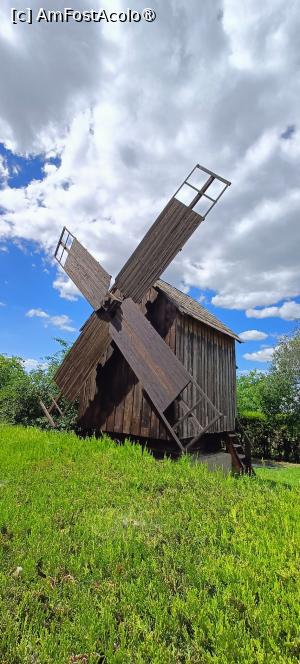 [P16] Moara de vânt de la Saon. » foto by tata123 🔱
 - 
<span class="allrVoted glyphicon glyphicon-heart hidden" id="av1486157"></span>
<a class="m-l-10 hidden" id="sv1486157" onclick="voting_Foto_DelVot(,1486157,20230)" role="button">șterge vot <span class="glyphicon glyphicon-remove"></span></a>
<a id="v91486157" class=" c-red"  onclick="voting_Foto_SetVot(1486157)" role="button"><span class="glyphicon glyphicon-heart-empty"></span> <b>LIKE</b> = Votează poza</a> <img class="hidden"  id="f1486157W9" src="/imagini/loader.gif" border="0" /><span class="AjErrMes hidden" id="e1486157ErM"></span>