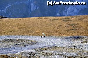 [P66] Pe așa-zisul TransBucegi, spre Piatra Arsă, Bolboci, Peștera - cu bicicleta spre Coștila » foto by Dragoș_MD
 - 
<span class="allrVoted glyphicon glyphicon-heart hidden" id="av680847"></span>
<a class="m-l-10 hidden" id="sv680847" onclick="voting_Foto_DelVot(,680847,20272)" role="button">șterge vot <span class="glyphicon glyphicon-remove"></span></a>
<a id="v9680847" class=" c-red"  onclick="voting_Foto_SetVot(680847)" role="button"><span class="glyphicon glyphicon-heart-empty"></span> <b>LIKE</b> = Votează poza</a> <img class="hidden"  id="f680847W9" src="/imagini/loader.gif" border="0" /><span class="AjErrMes hidden" id="e680847ErM"></span>