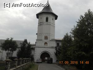[P01] poarta de la intrare si turnul clopotnita » foto by zlatna
 - 
<span class="allrVoted glyphicon glyphicon-heart hidden" id="av802030"></span>
<a class="m-l-10 hidden" id="sv802030" onclick="voting_Foto_DelVot(,802030,20289)" role="button">șterge vot <span class="glyphicon glyphicon-remove"></span></a>
<a id="v9802030" class=" c-red"  onclick="voting_Foto_SetVot(802030)" role="button"><span class="glyphicon glyphicon-heart-empty"></span> <b>LIKE</b> = Votează poza</a> <img class="hidden"  id="f802030W9" src="/imagini/loader.gif" border="0" /><span class="AjErrMes hidden" id="e802030ErM"></span>
