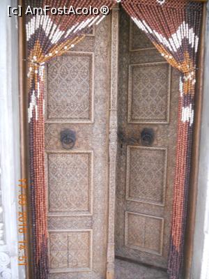 [P06] usa de la intrarea in biserica, frumos culptata » foto by zlatna
 - 
<span class="allrVoted glyphicon glyphicon-heart hidden" id="av802035"></span>
<a class="m-l-10 hidden" id="sv802035" onclick="voting_Foto_DelVot(,802035,20289)" role="button">șterge vot <span class="glyphicon glyphicon-remove"></span></a>
<a id="v9802035" class=" c-red"  onclick="voting_Foto_SetVot(802035)" role="button"><span class="glyphicon glyphicon-heart-empty"></span> <b>LIKE</b> = Votează poza</a> <img class="hidden"  id="f802035W9" src="/imagini/loader.gif" border="0" /><span class="AjErrMes hidden" id="e802035ErM"></span>