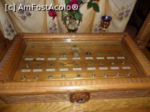 [P12] Racla cu fragmente ale sfintelor moaşte aparţinând mai multor sfinţi din ortodoxismul nostru.  » foto by Safta Radu
 - 
<span class="allrVoted glyphicon glyphicon-heart hidden" id="av738688"></span>
<a class="m-l-10 hidden" id="sv738688" onclick="voting_Foto_DelVot(,738688,20289)" role="button">șterge vot <span class="glyphicon glyphicon-remove"></span></a>
<a id="v9738688" class=" c-red"  onclick="voting_Foto_SetVot(738688)" role="button"><span class="glyphicon glyphicon-heart-empty"></span> <b>LIKE</b> = Votează poza</a> <img class="hidden"  id="f738688W9" src="/imagini/loader.gif" border="0" /><span class="AjErrMes hidden" id="e738688ErM"></span>