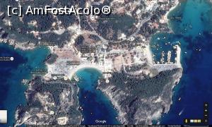 [P01] Hartă Google Maps cu localizarea vilei Stamatela din Paleokastritsa. Înconjurată de păduri de măslini, dar aproape (câteva minute pe jos) de centrul staţiunii, de plaje, de golful turistic cu Submarinul Galben (în dreapta), de Mănăstirea Paleokastritsa (stânga jos), golful Agios Spyridon (mijloc)  » foto by Lucien
 - 
<span class="allrVoted glyphicon glyphicon-heart hidden" id="av739677"></span>
<a class="m-l-10 hidden" id="sv739677" onclick="voting_Foto_DelVot(,739677,20299)" role="button">șterge vot <span class="glyphicon glyphicon-remove"></span></a>
<a id="v9739677" class=" c-red"  onclick="voting_Foto_SetVot(739677)" role="button"><span class="glyphicon glyphicon-heart-empty"></span> <b>LIKE</b> = Votează poza</a> <img class="hidden"  id="f739677W9" src="/imagini/loader.gif" border="0" /><span class="AjErrMes hidden" id="e739677ErM"></span>